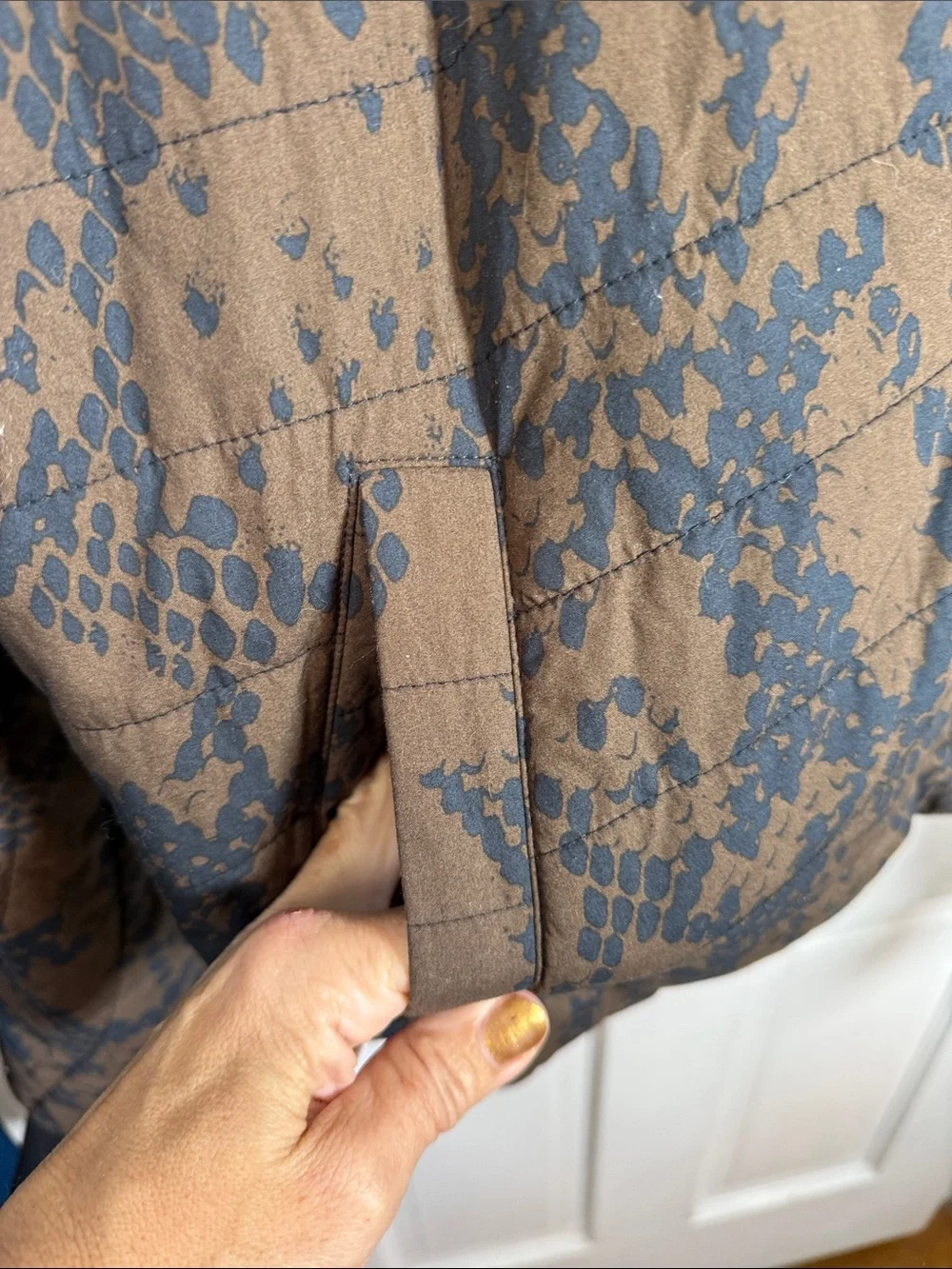 CABI wrap up puffer jacket snakeskin W2406 Sz Small/Medium - Picture 6 of 10
